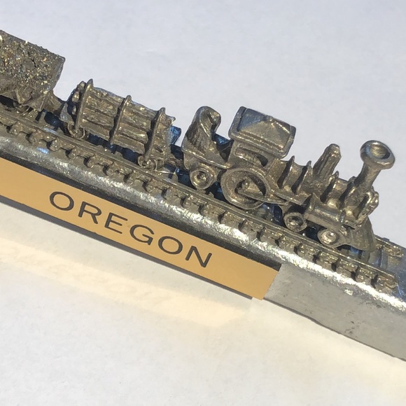Train Metal knickknack Oregon sign on front railroad spike - Picture 2 of 13